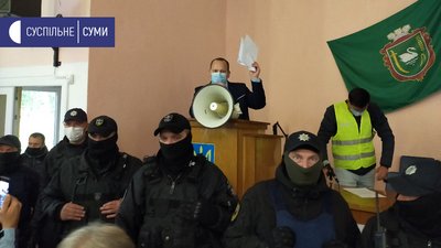 На Сумщині депутати проголосували за дострокове припинення повноважень міського голови Лебедина На Сумщині депутати проголосували за дострокове припинення повноважень міського голови Лебедина