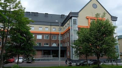 3-річному хлопчику, який випав з третього поверху зашили рани та проводять терапію