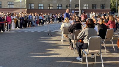 У центрі Харкова зазвучала скрипка Страдіварі У центрі Харкова зазвучала скрипка Страдіварі