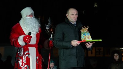 Повернення до традицій: коли черкаський Дід Мороз став Святим Миколаєм Повернення до традицій: коли черкаський Дід Мороз став Святим Миколаєм