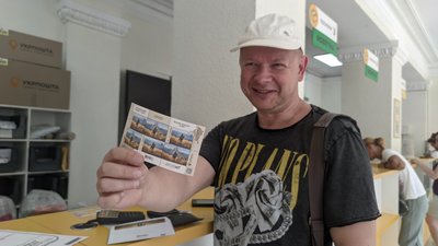 У Чернігові стартував продаж останньої партії марок "Русскій воєнний корабль… ВСЬО"