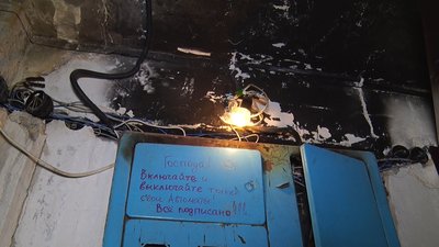 Горіли 3 рази: у Рубіжному вода стікає з електричних дротів багатоповерхівки
