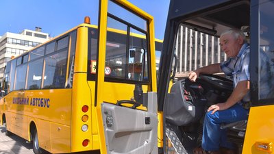 Водіям автобусів заборонили вмикати музику та фільми в салонах — закон набув чинності