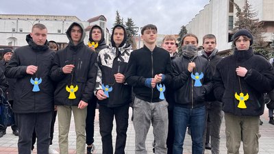 Учасники заходу в Тернополі до Дня Героїв Небесної Сотні