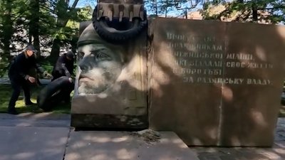 У Ніжині демонтують пам’ятник загиблим радянським міліціонерам