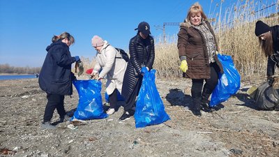 Понад 5 тонн сміття зібрали сьогодні мешканці Кушугумської громади на узбережжі Понад 5 тонн сміття зібрали сьогодні мешканці Кушугумської громади на узбережжі