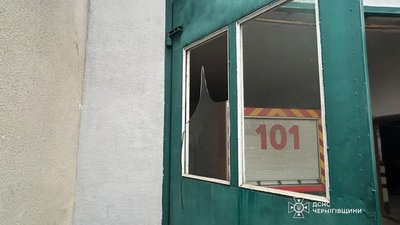Атака на Новгород-Сіверський на Чернігівщині: пошкоджені підрозділ ДСНС та адмінбудівля