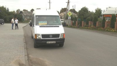 У Чорному Острові на Хмельниччині перенесли автобусну зупинку. Для чого