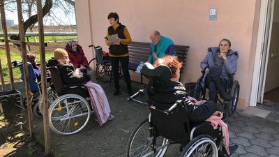 Як одна сім'я. Як живуть підопічні Миколаївського геріатричного пансіонату Як одна сім'я. Як живуть підопічні Миколаївського геріатричного пансіонату