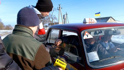 “Якщо хочемо перемоги, треба щось до неї докласти”: як у селі на Вінниччині працює дитячий блокпост