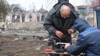 У Тростянці на Сумщині відновлюють зв'язок У Тростянці на Сумщині відновлюють зв'язок