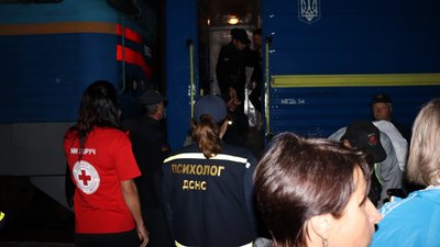 До Житомирщини прибув черговий потяг з евакуйованими жителями Донеччини