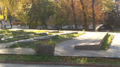 У Вінниці почали демонтувати частину Меморіалу Слави