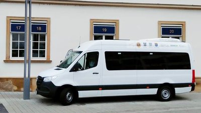 Німеччина подарувала Козелецькій громаді на Чернігівщині мікроавтобус для освітніх потреб