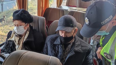 У Дніпрі поліцейські висадили чоловіка з автобуса через недотримання карантинних вимог