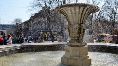В Одесі після зими запрацювали перші фонтани В Одесі після зими запрацювали перші фонтани