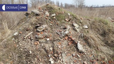 Це не наше: покинуті отрутохімікати у Сумах залишаються просто неба два десятиліття Це не наше: покинуті отрутохімікати у Сумах залишаються просто неба два десятиліття