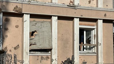 Російські війська обстріляли Миколаїв з ракетно-артилерійської зброї Російські війська обстріляли Миколаїв з ракетно-артилерійської зброї