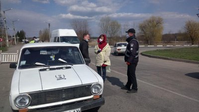 У селищі Олександрівка Кіровоградської області облаштували КПП У селищі Олександрівка Кіровоградської області облаштували КПП