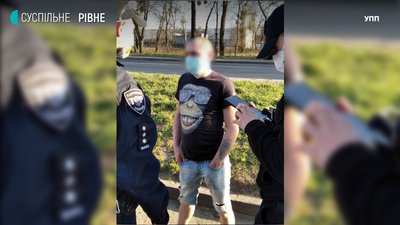 У Рівному чоловік трощив автомийку, оприлюднено відео У Рівному чоловік трощив автомийку, оприлюднено відео