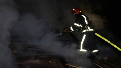 У Хмельницькому горіла господарча споруда.