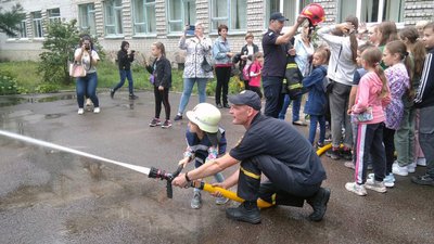Професія поліцейського, рятувальника, кінолога – для дітей Житомирщини провели ознайомчі майстер-класи