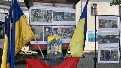 Виставка світлин захисників "Азовсталі" Виставка світлин захисників "Азовсталі"