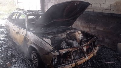 На Закарпатті під час пожежі згорів гараж разом з автомобілем