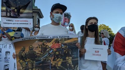 У центрі Одеси люди вийшли на акцію "День єднання білорусів"
