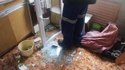 В Охтирці ремонтують пошкоджені від вибухів будинки В Охтирці ремонтують пошкоджені від вибухів будинки