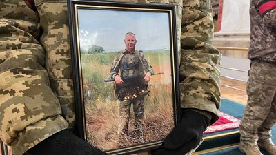 У Луцьку попрощалися з 49-річним захисником Олександром Скрипчуком, який загинув 4 місяці тому на Донеччині У Луцьку попрощалися з 49-річним захисником Олександром Скрипчуком, який загинув 4 місяці тому на Донеччині