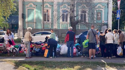 У Полтаві акція "Соціальний гардероб": скільки одягу встигли роздати У Полтаві акція "Соціальний гардероб": скільки одягу встигли роздати