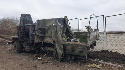 Міський голова Тростянця на Сумщині показав підбиту російську техніку Міський голова Тростянця на Сумщині показав підбиту російську техніку