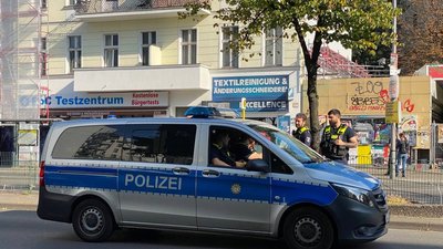 Вибори у Німеччині: у Берліні дільницю відкривали пожежники, а у Баварії — рекордна явка Вибори у Німеччині: у Берліні дільницю відкривали пожежники, а у Баварії — рекордна явка