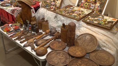 Запорізьке подружжя майстрів створило понад тисячу робіт у різних техніках Запорізьке подружжя майстрів створило понад тисячу робіт у різних техніках