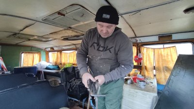 Волинський майстер виготовляє печі-буржуйки з газових балонів Волинський майстер виготовляє печі-буржуйки з газових балонів