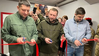 На Тернопільщині відкрили перший в Україні навчальний центр керування дронами На Тернопільщині відкрили перший в Україні навчальний центр керування дронами