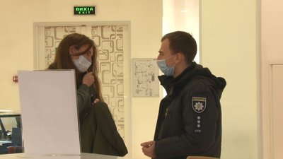 Користуються попутками і показують сертифікати у ТРЦ: Черкащина у червоній зоні Користуються попутками і показують сертифікати у ТРЦ: Черкащина у червоній зоні