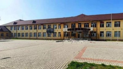 Російські військові з Кремінної вивозять обладнання з лікарень та шкіл до РФ