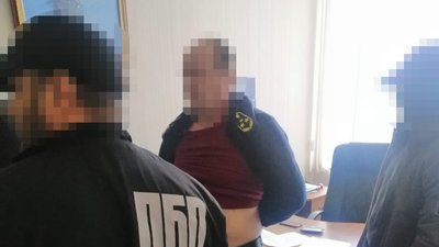 Двом посадовцям митниці повідомили про підозру