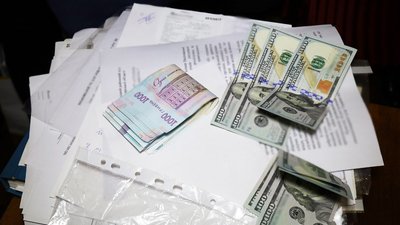 поліція, хабар, працівник, суд, архіваріус, гроші поліція, хабар, працівник, суд, архіваріус, гроші