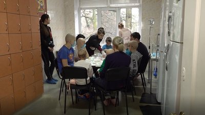 Пацієнти онкоцентру вчились оздоблювати пряники та бісквіти Пацієнти онкоцентру вчились оздоблювати пряники та бісквіти