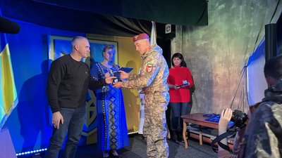 "Завжди перші": у Миколаєві нагородили десантників 79-ї бригади "Завжди перші": у Миколаєві нагородили десантників 79-ї бригади