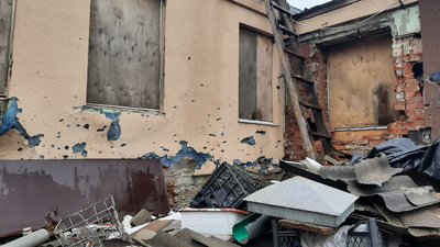 Фахівці обстежують будинки в Циркунах під Харковом, що піддавались обстрілам з боку РФ протягом пів року Фахівці обстежують будинки в Циркунах під Харковом, що піддавались обстрілам з боку РФ протягом пів року