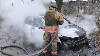 Нікопольщина, обстріли, палаюче авто