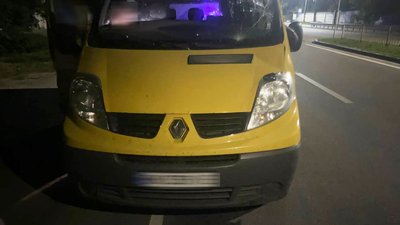 На Рівненщині чоловік на електросамокаті потрапив під мікроавтобус На Рівненщині чоловік на електросамокаті потрапив під мікроавтобус