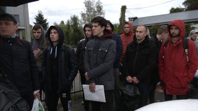 Студентів-чоловіків іноземних вишів не випускають за кордон: ситуація в ПП "Шегині"