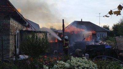 У Конотопі на Сумщині горів приватний будинок. Господар - у лікарні з опіками У Конотопі на Сумщині горів приватний будинок. Господар - у лікарні з опіками