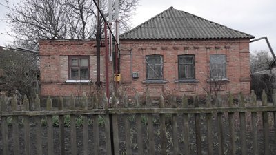 Мешканка Оріхова залишається жити під обстрілами, щоб не кидати корів Мешканка Оріхова залишається жити під обстрілами, щоб не кидати корів