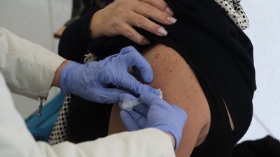 Через різдвяно-новорічні свята кількість охочих вакцинуватися зменшилася Через різдвяно-новорічні свята кількість охочих вакцинуватися зменшилася